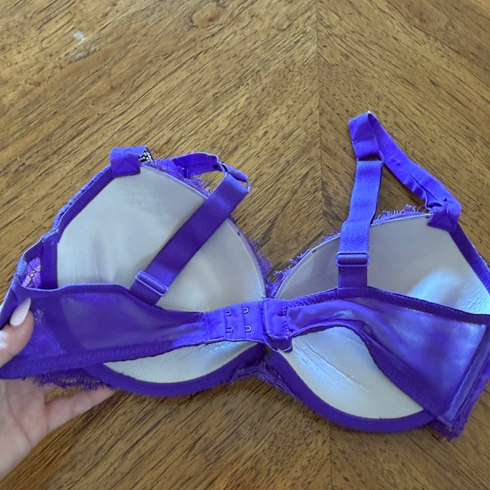 Victoria Secret Lace Shine Strap Push-Up Bra - Picture 5 of 6